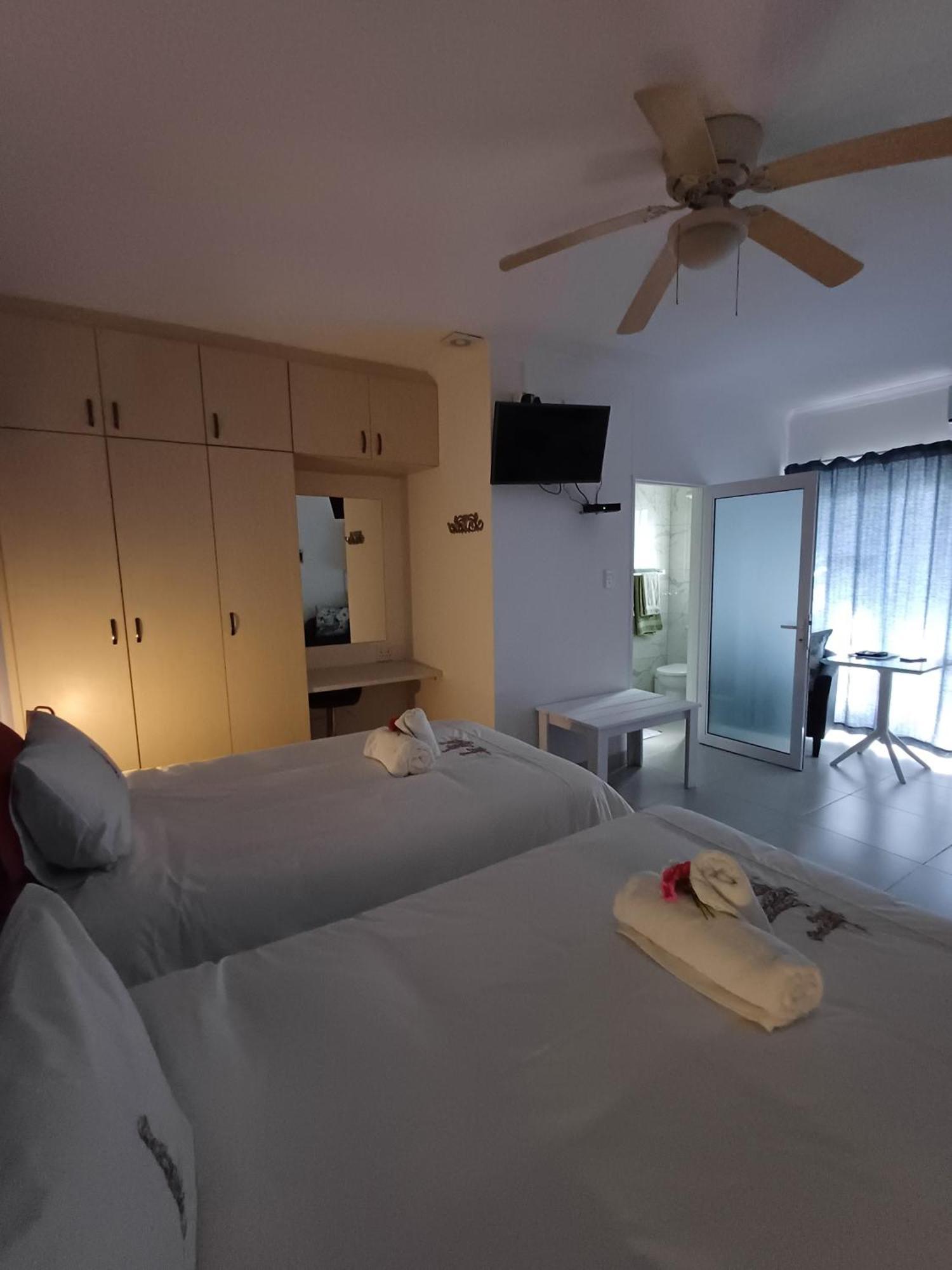 Capbon Guesthouse Windhoek Ngoại thất bức ảnh