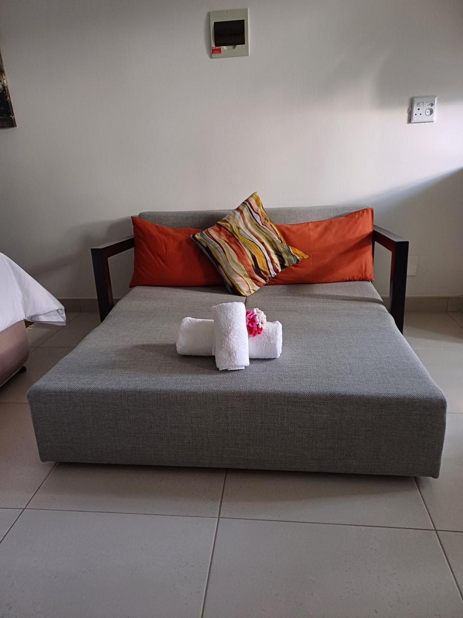 Capbon Guesthouse Windhoek Ngoại thất bức ảnh