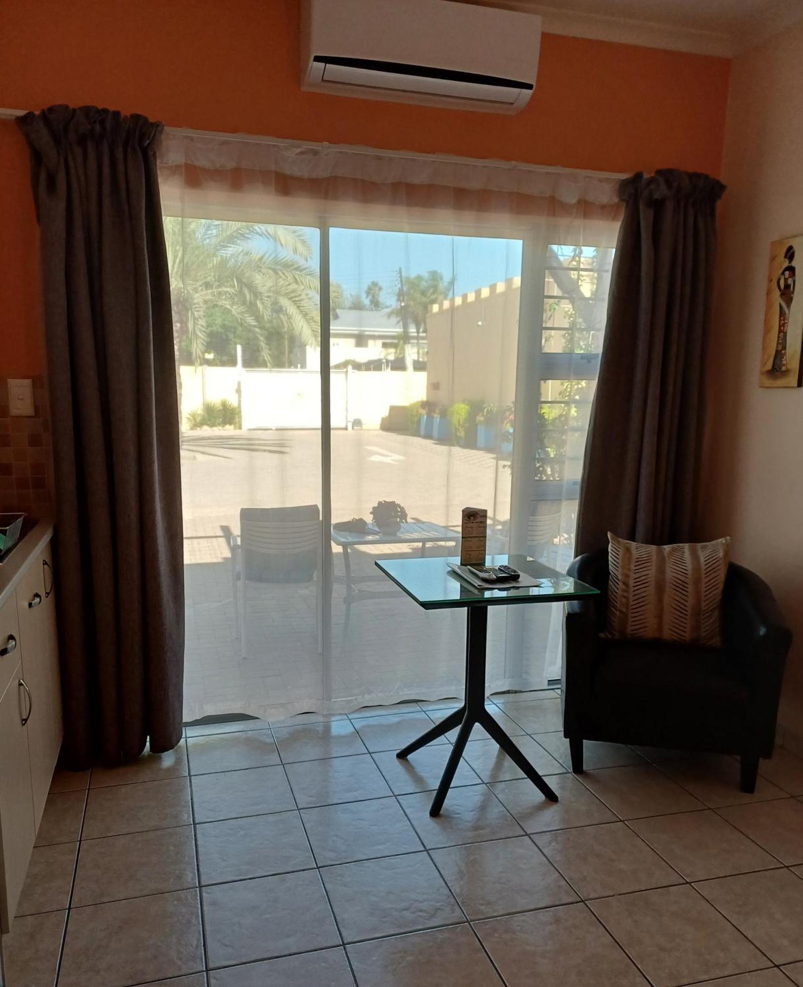 Capbon Guesthouse Windhoek Ngoại thất bức ảnh